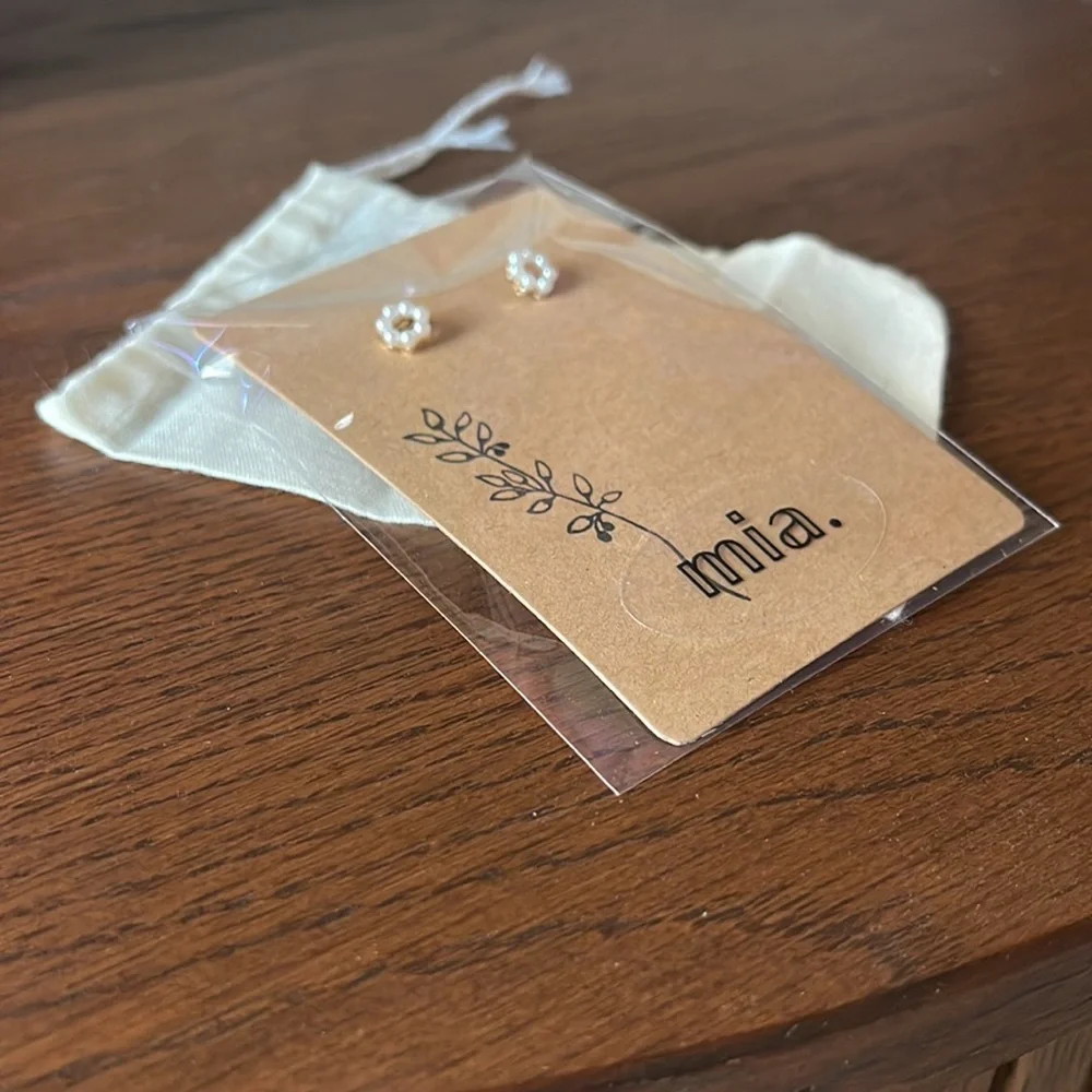 MIA. earrings style 3. - Picture 4 of 7